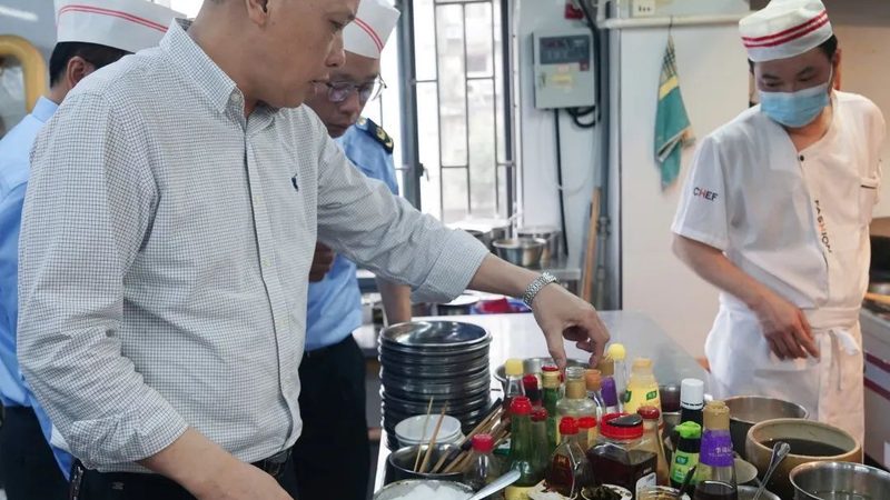 购买定制糖果时，可以通过以下渠道进行选择：